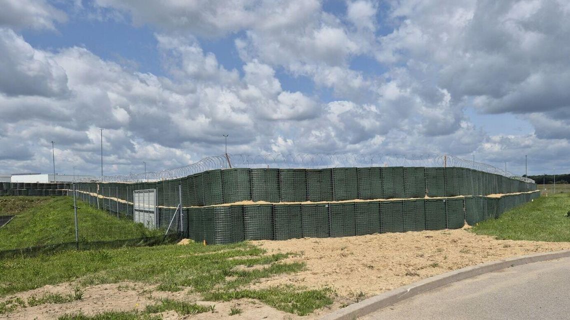 Wojsko pojawiło się na lubelskim lotnisku. Skąd ich obecność? Wojsko pojawiło się na lubelskim lotnisku. Skąd ich obecność?