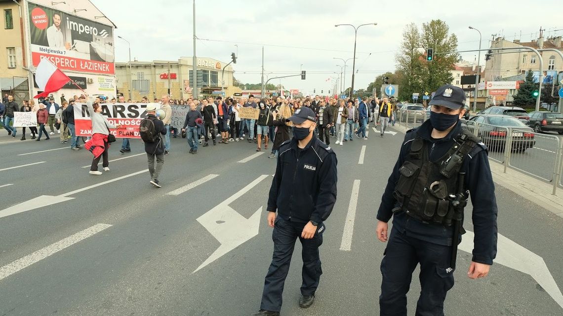 Wojsko, policja, straż miejska. Nie wszyscy mundurowi chcą się szczepić