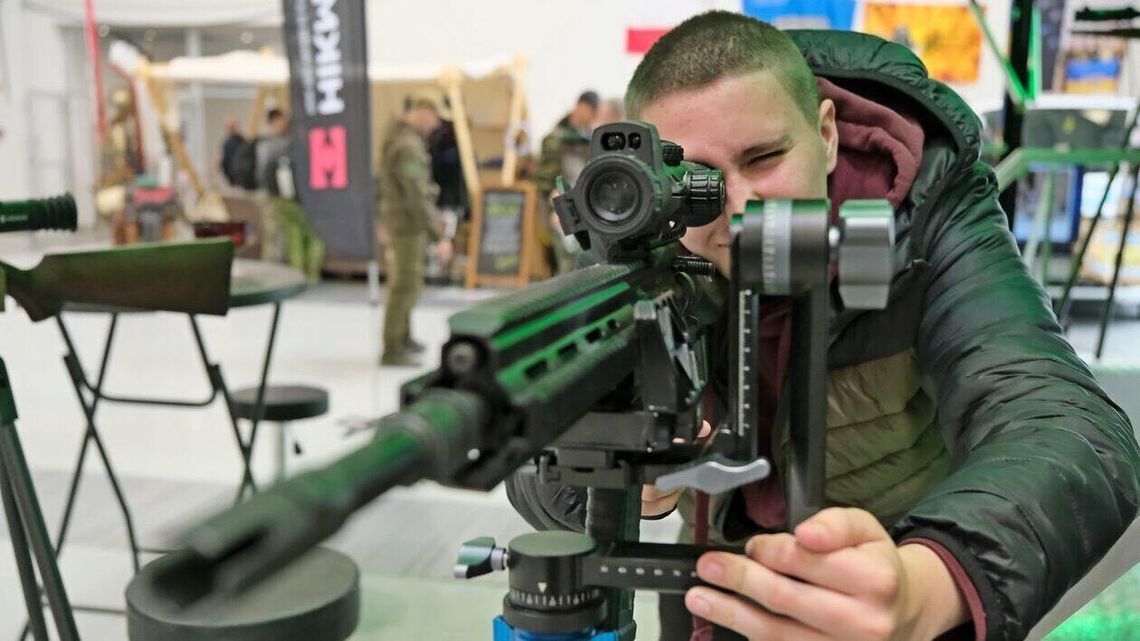 Wojskowe rosomaki, skóra niedźwiedzia i grochówka od myśliwych. Zajrzyj na "Militaria" w Lublinie