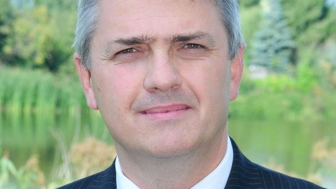 Wójt Markuszowa ma na pieńku z radnymi. Obniżyli mu zarobki Wójt Markuszowa ma na pieńku z radnymi. Obniżyli mu zarobki