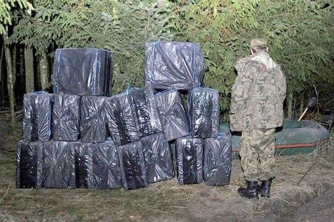 Wola Uhruska. Przemytnicy na pontonie