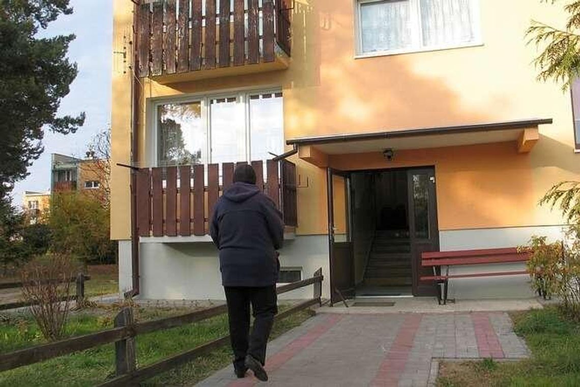 Wola Uhruska: Zwłoki dziecka znalezione w łazience. Sąsiedzi o rodzicach: "To młode, przykładne małżeństwo"