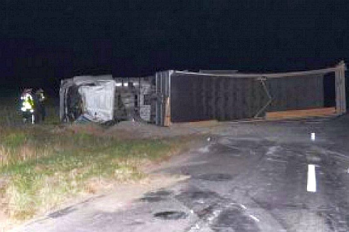 Wólka Obszańska: Ciężarówka uderzyła w drzewo. Kierowca zginął