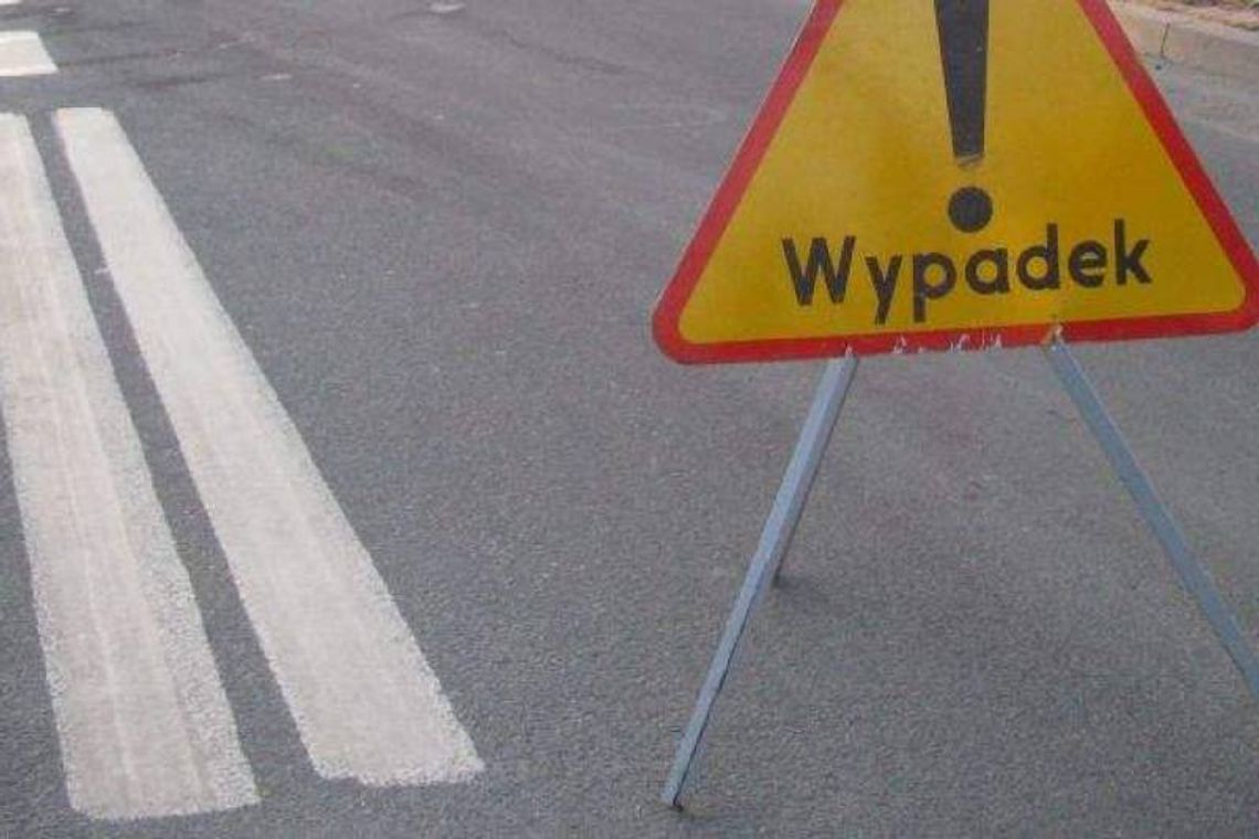 Wólka Plebańska: Kierowca opla wjechał w drzewo