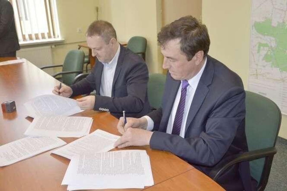 Wólka Rokicka: Podpisali umowę na budowę basenu