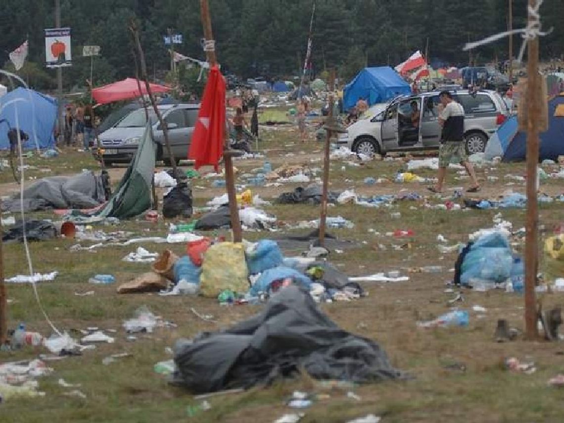 Woodstock się skończył, zostały tony śmieci (zdjęcia)