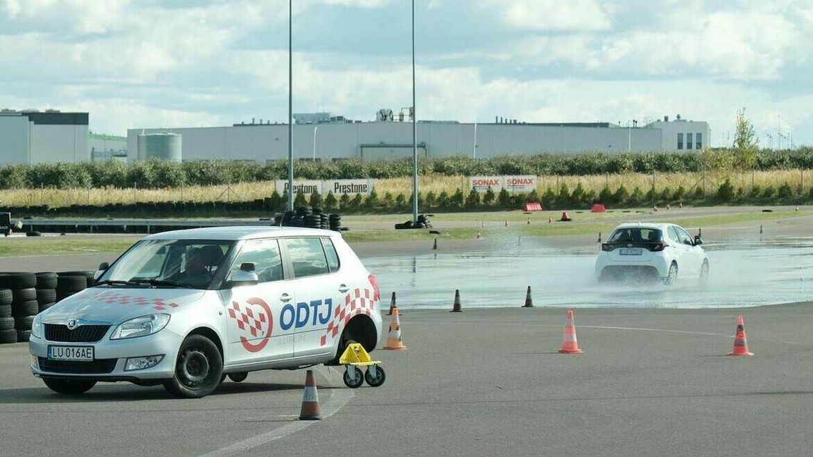 WORD świętuje. Alkogogle i śliska nawierzchnia dla kierowców WORD świętuje. Alkogogle i śliska nawierzchnia dla kierowców