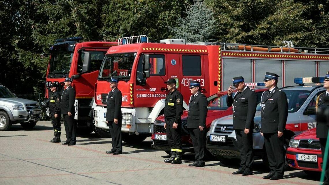 Wozy i sprzęt dla strażaków z powiatu krasnostawskiego. "Jesteśmy z was dumni" [zdjęcia]