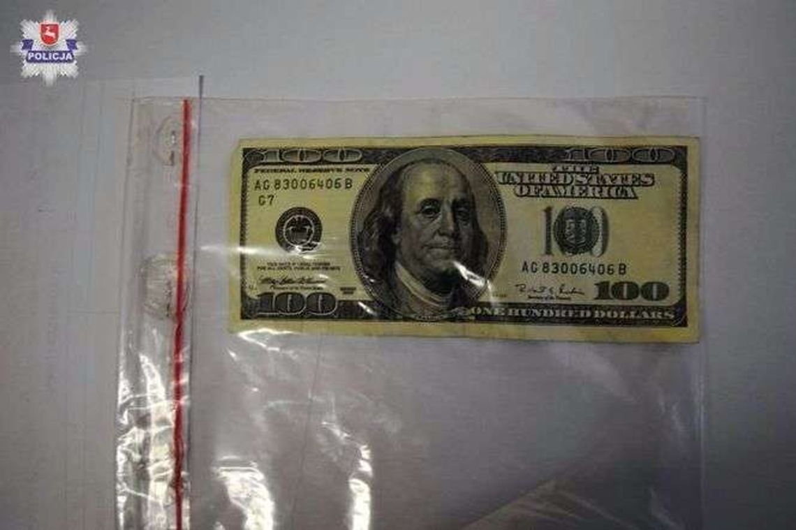 Wpadka pijanego kierowcy. Wyjął 100 dolarów Wpadka pijanego kierowcy. Wyjął 100 dolarów