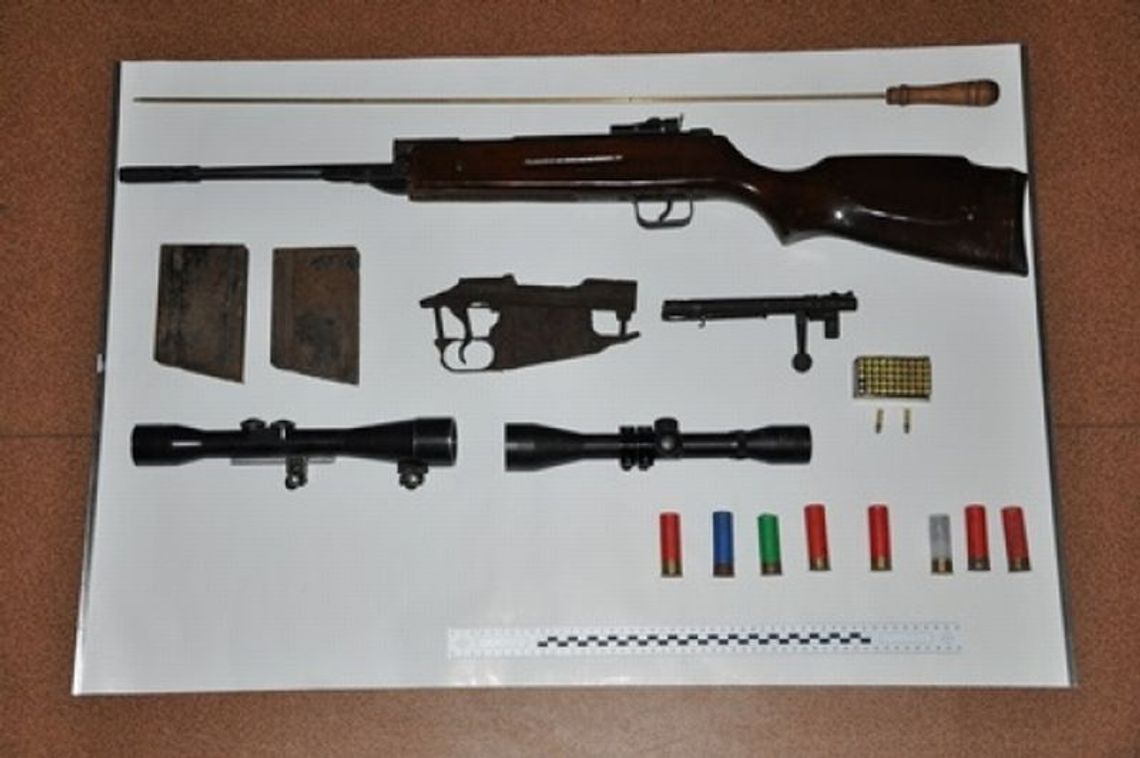 Wpadł z nielegalną bronią i amunicją