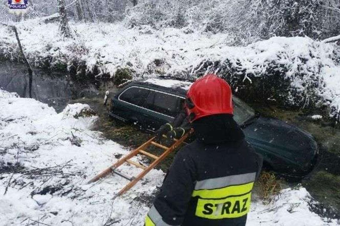 Wpadła w poślizg. Wjechała BMW do rzeki 