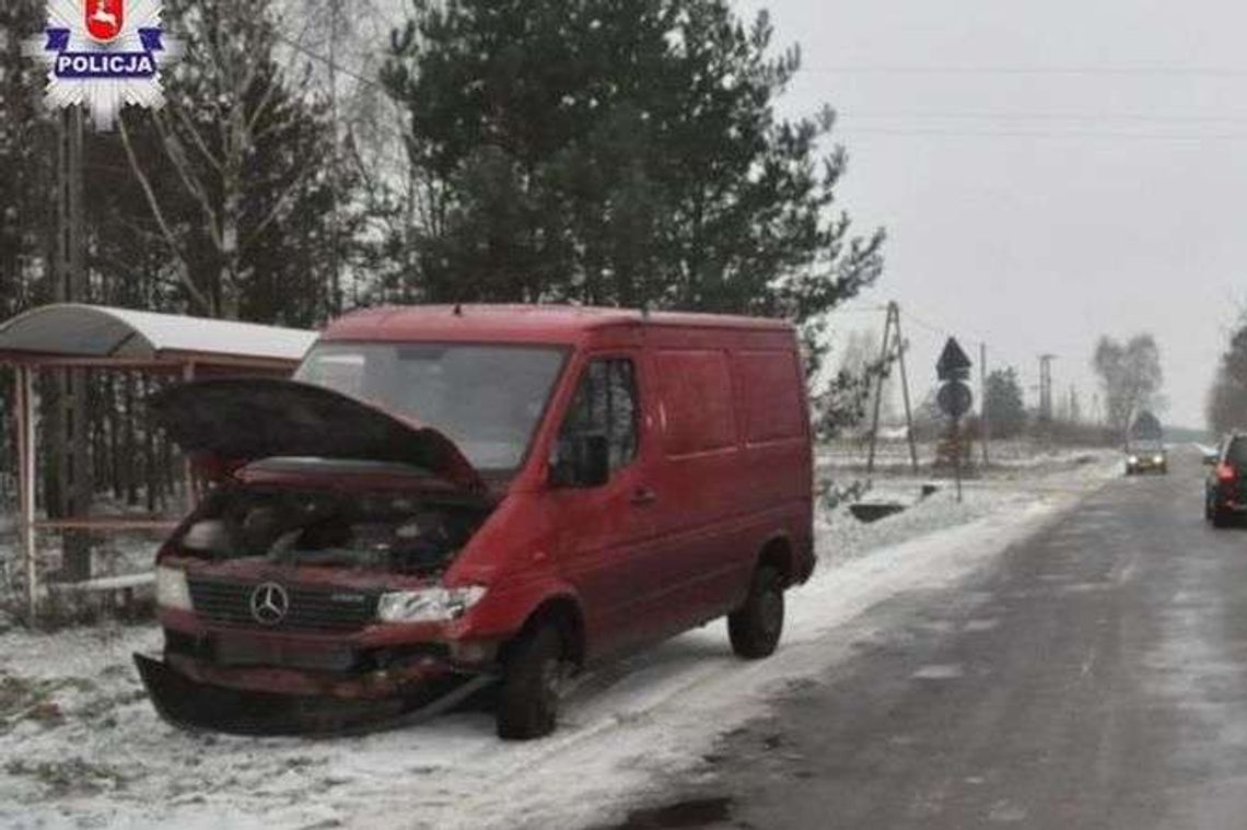 Wpadła w poślizg. Zderzyła się z mercedesem 