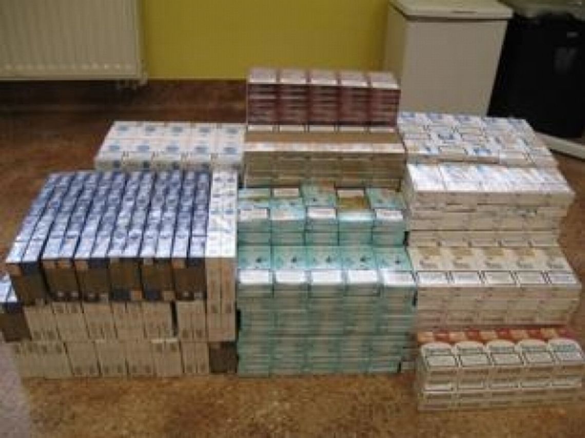 Wpadła z kontrabandą. Miała 1200 paczek papierosów
