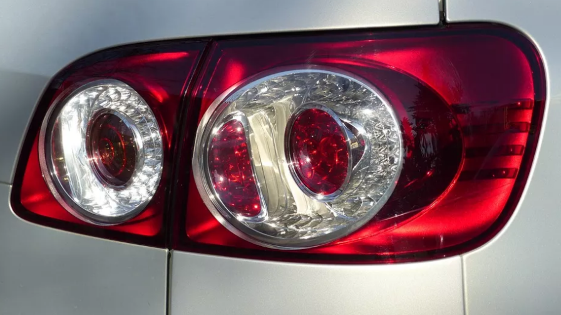 Wpadła za brak włączonych świateł, a to był tylko początek kłopotów