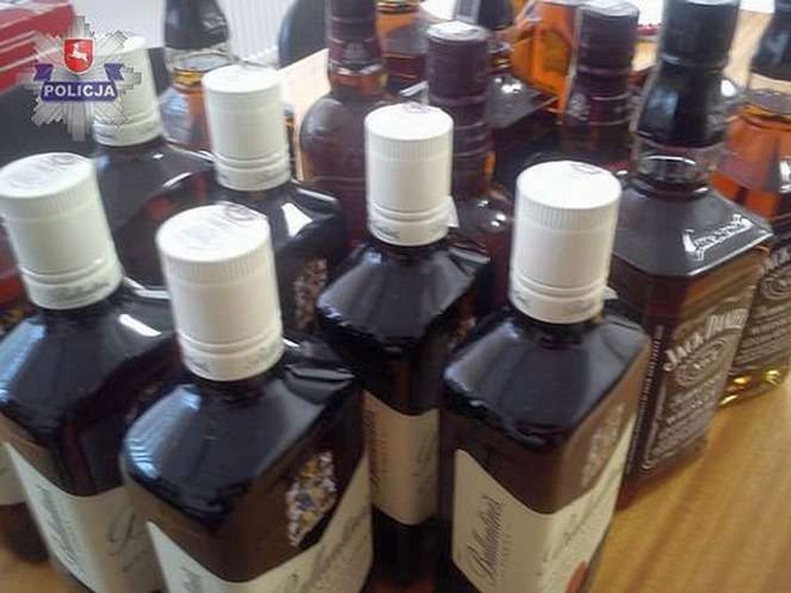 Wpadli z kradzionym whisky. Mieli 18 butelek