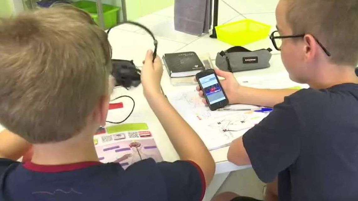 Wprowadzają całkowity zakaz używania telefonów komórkowych w szkołach