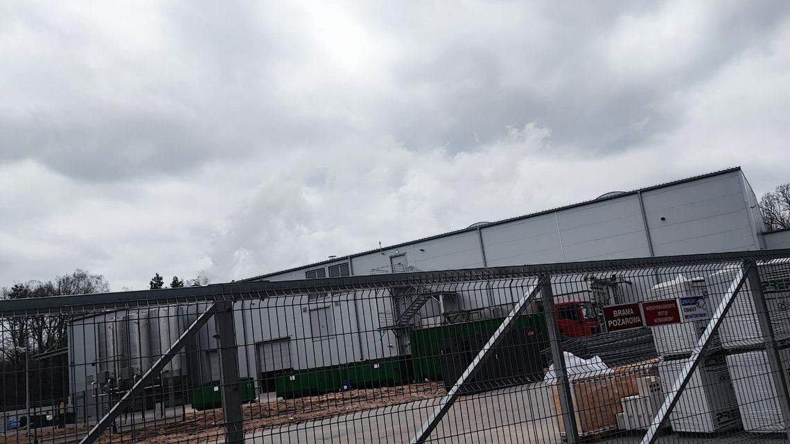 Wprowadzili się do nowego domu i na powitanie smród. Zakład w Worońcu nie daje im żyć 