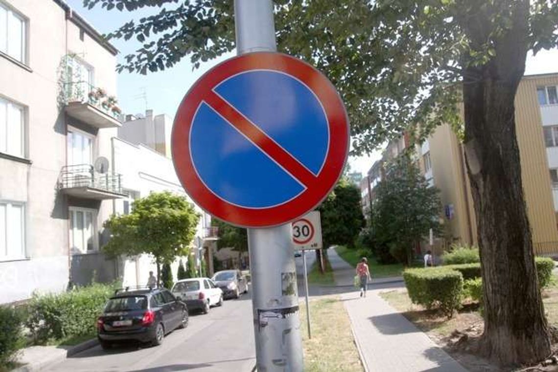 Wprowadzili zakaz postoju przy ul. Czwartaków, a później przyszła Straż Miejska