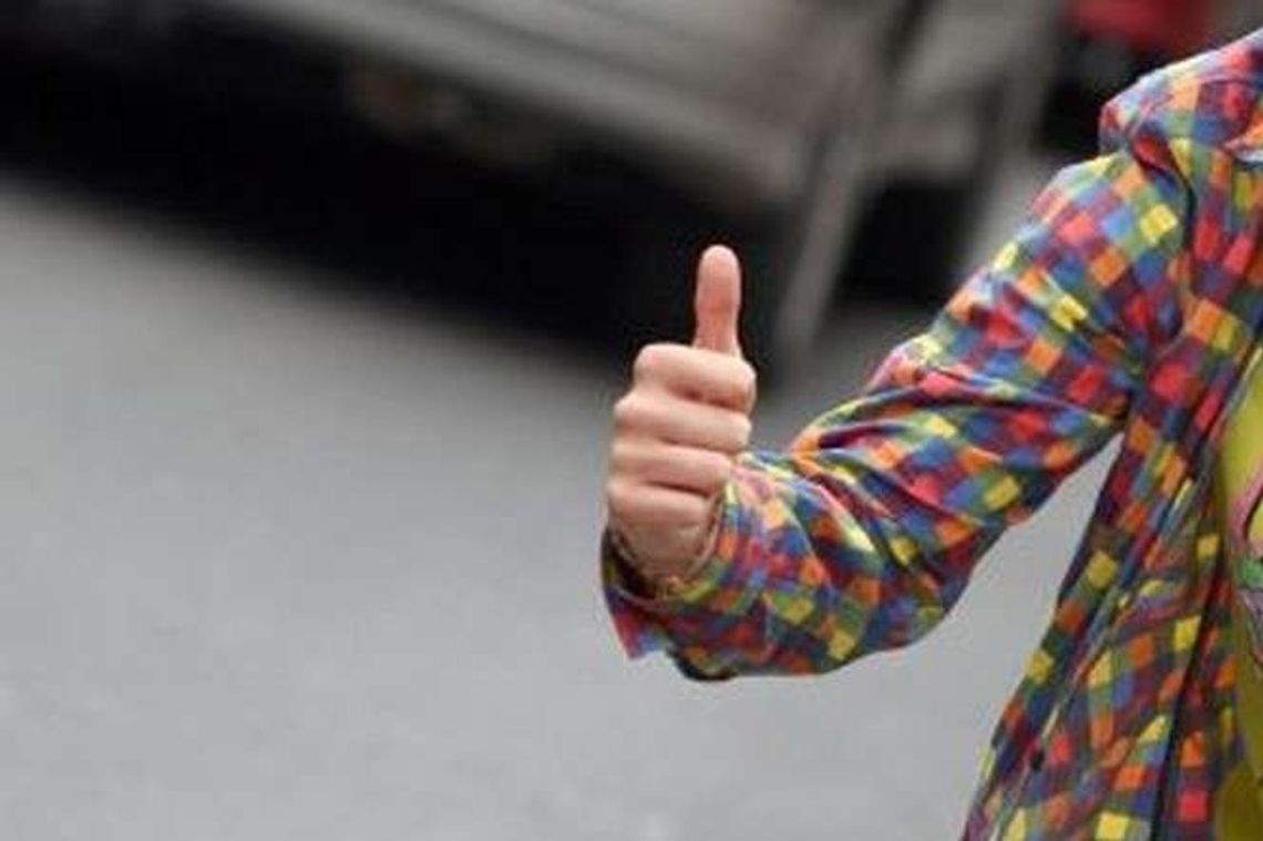 Wracał do domu autostopem. Doszło do awantury, stracił telefon i pieniądze