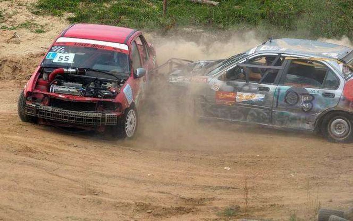 Wrak Atak Lublin. Gruchoty ścigają się charytatywnie (zdjęcia) Wrak Atak Lublin. Gruchoty ścigają się charytatywnie (zdjęcia)