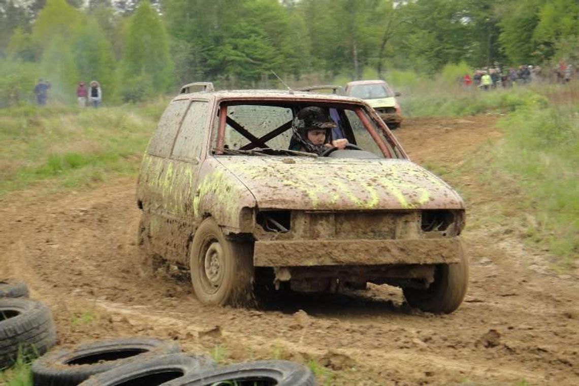 Wrak race czyli moto-rzeźnia na torze w Stanisławce Wrak race czyli moto-rzeźnia na torze w Stanisławce