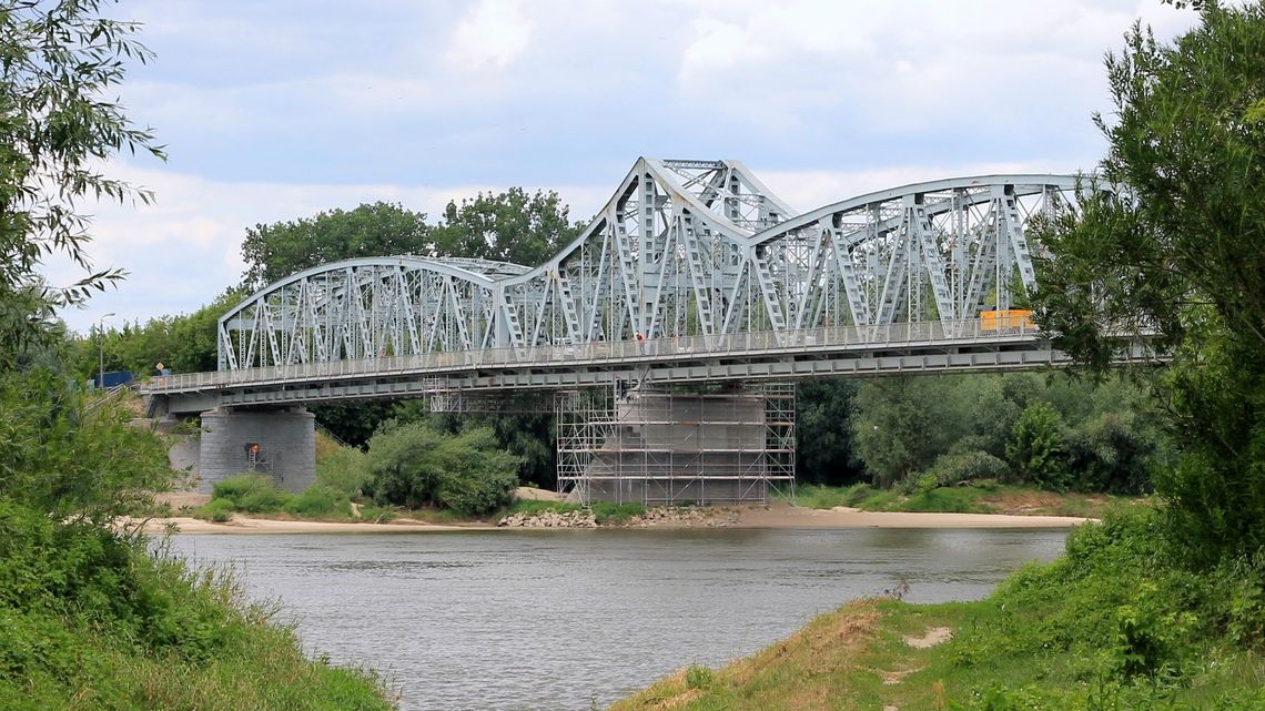Wreszcie otworzą po remoncie stary most na Wiśle w Puławach. Jest termin zdjęcia blokad