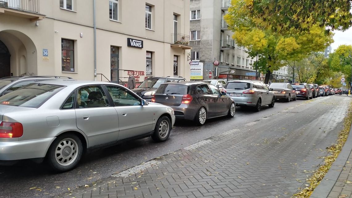 Wrócili studenci, wróciły korki na ulice Lublina. Duże opóźnienia komunikacji miejskiej Wrócili studenci, wróciły korki na ulice Lublina. Duże opóźnienia komunikacji miejskiej