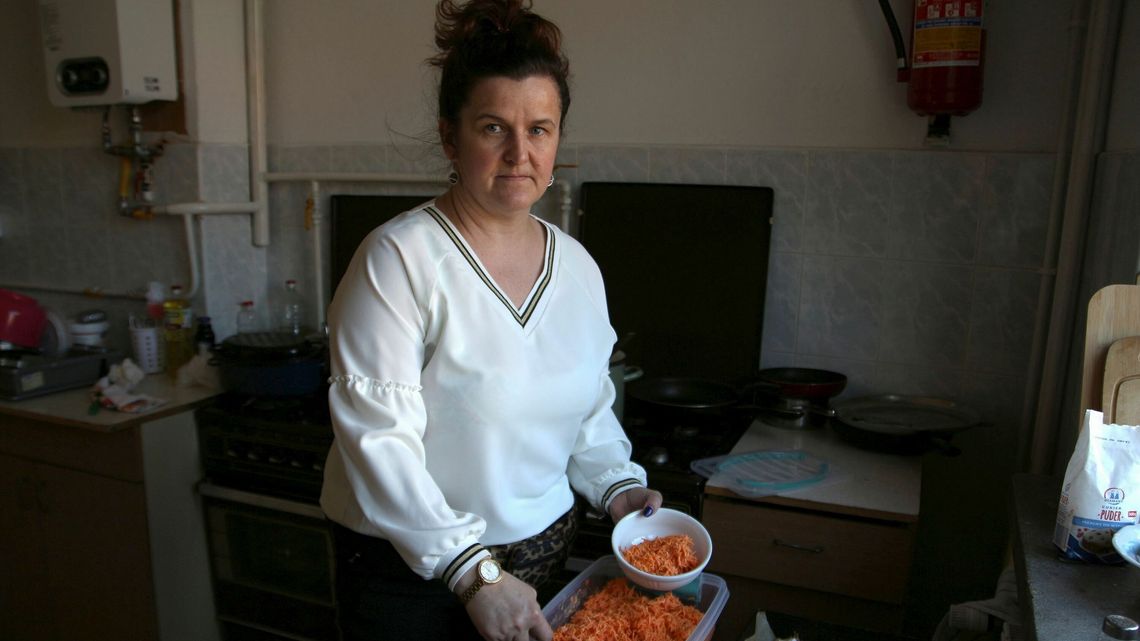 Wsparcie kobiet bezcenne dla uchodźców z Ukrainy. "Tutaj każda rodzina to tragiczna historia"