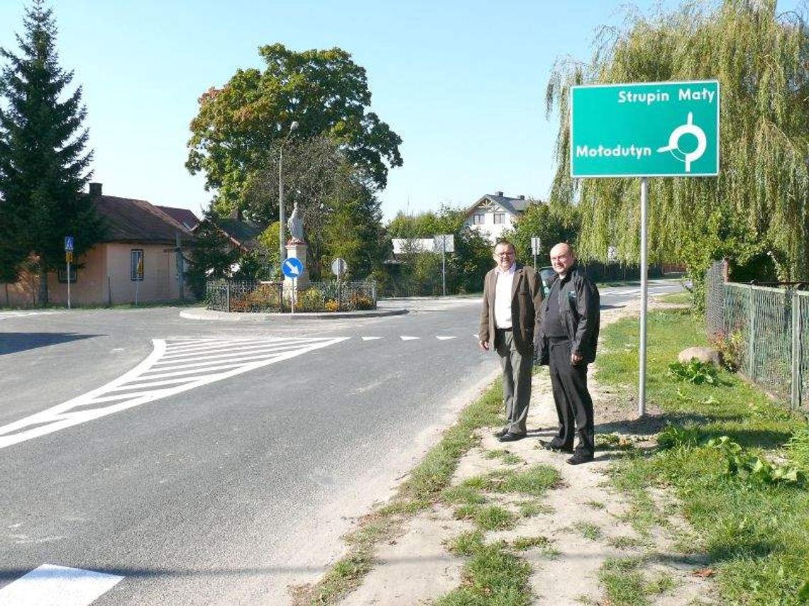 Współpraca starostwa i gminy buduje drogi i chodniki