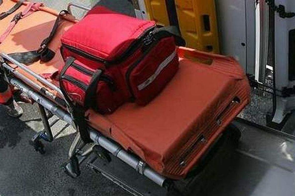 Wszedł do domu z rozciętą szyją i się wykrwawił. Zabójstwo?