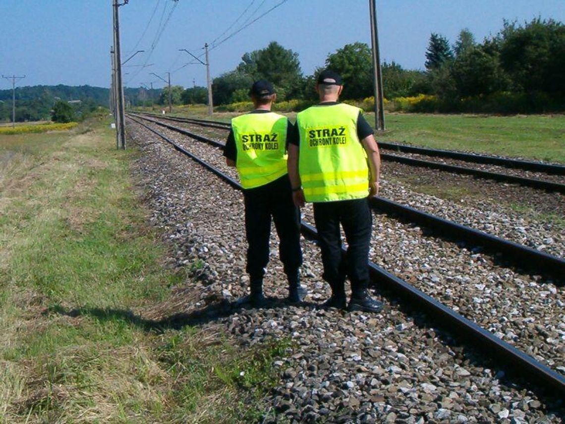 Wszedł na tory i się awanturował. Chciał się dostać do Warszawy Wszedł na tory i się awanturował. Chciał się dostać do Warszawy