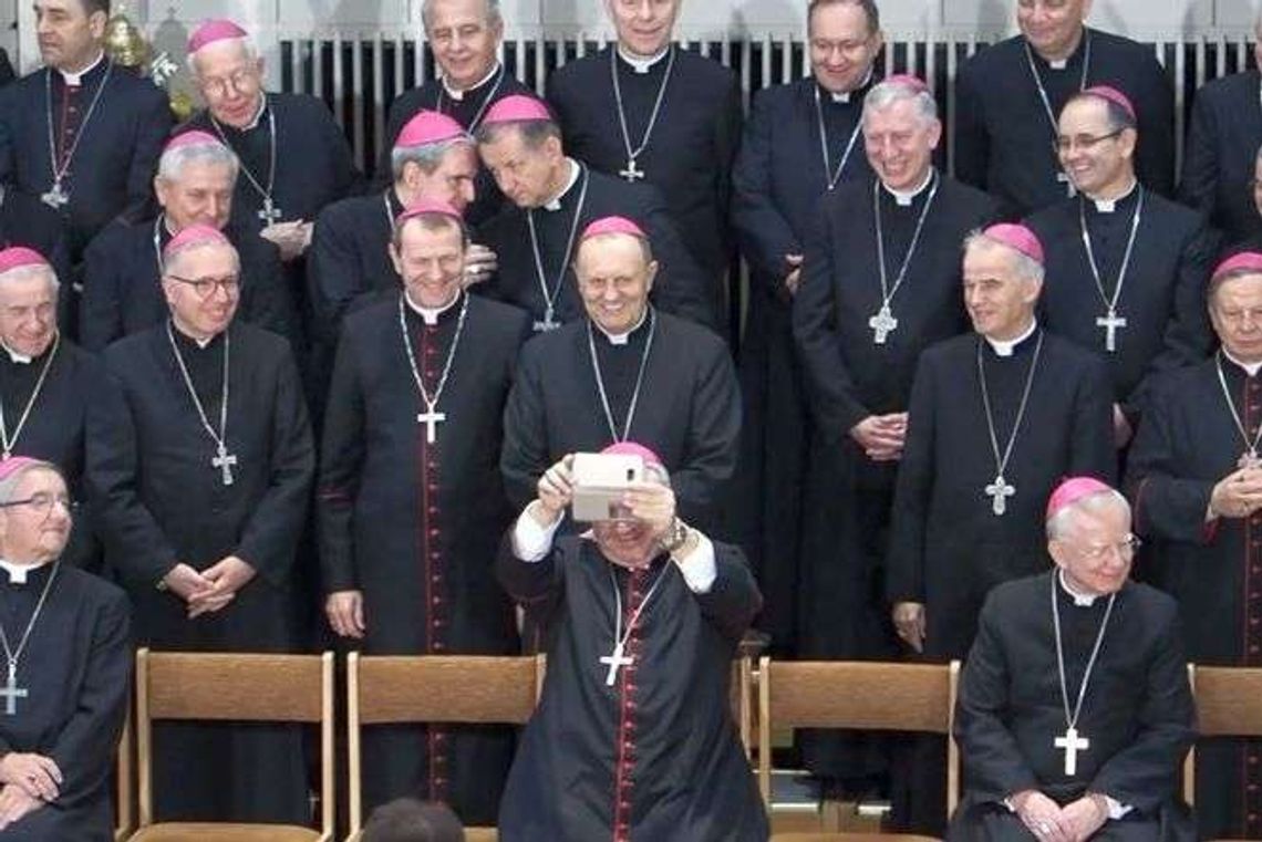 Wszyscy biskupi na jednym zdjęciu. Były też selfie