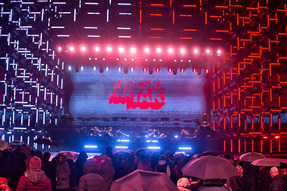 „Wszyscy jesteśmy ambasadorami wolności” – muzyczna uczta na Placu Zamkowym i przed telewizorami