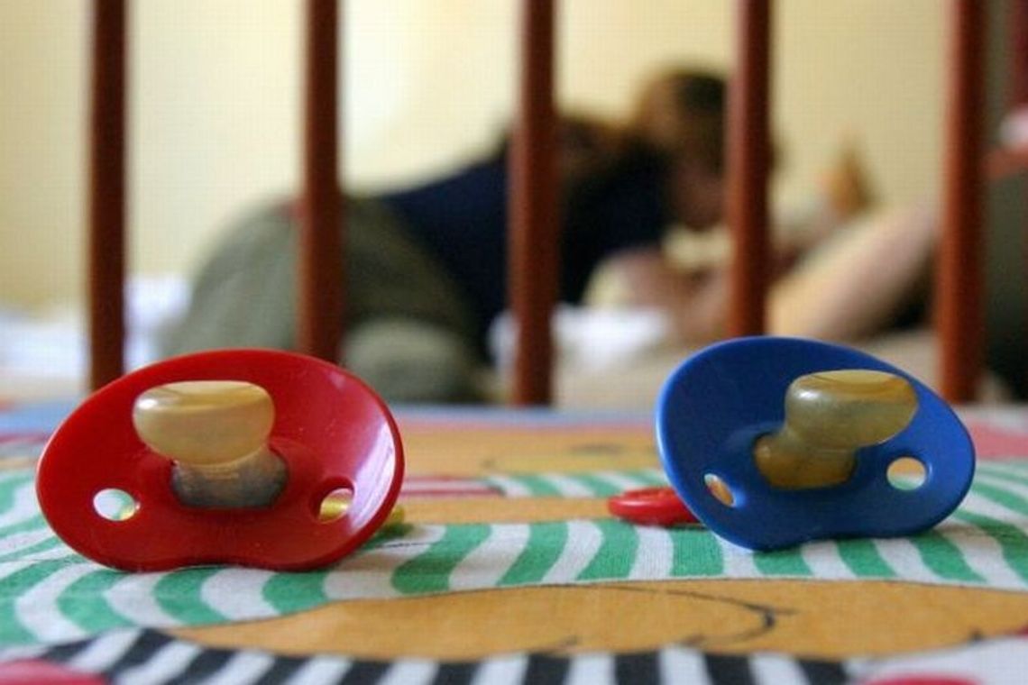 Wszyscy wiedzą, kto jest ojcem dziecka. Ale urząd wpisuje kogoś innego