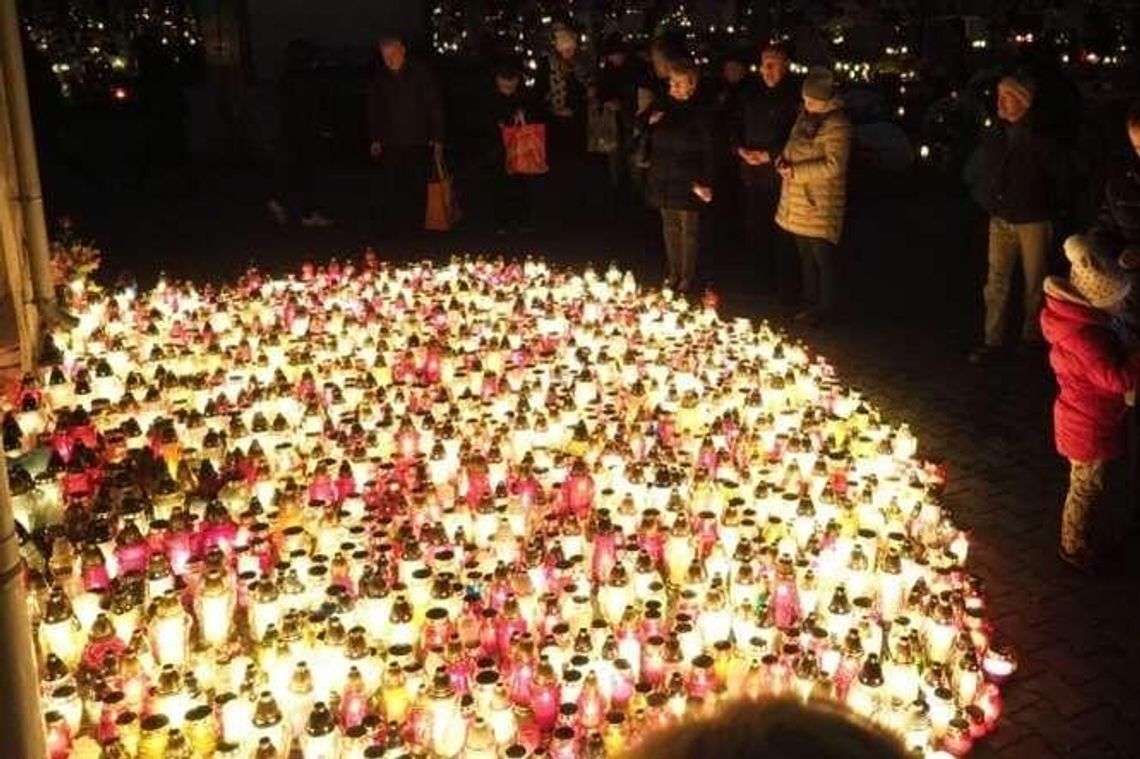 Wszystkich Świętych w Lublinie: Cmentarz przy ul. Unickiej w nocy [zdjęcia]