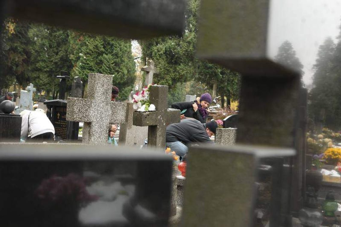 Wszystkich Świętych w Lublinie. Ostatnie przygotowania (zdjęcia) Wszystkich Świętych w Lublinie. Ostatnie przygotowania (zdjęcia)