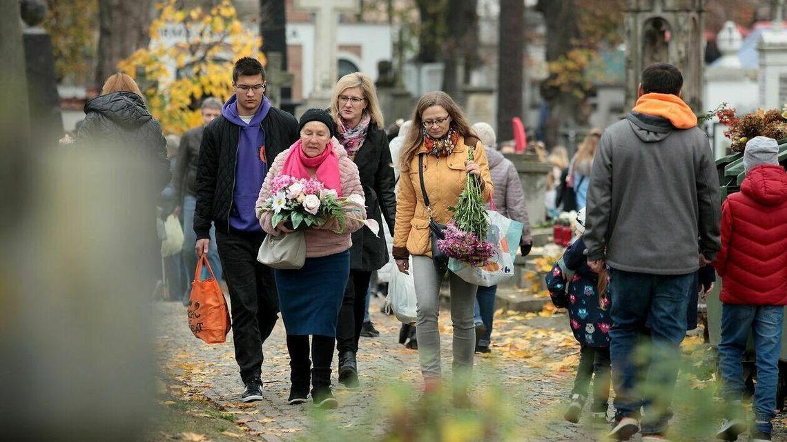Wszystkich Świętych w Lublinie. Tłumy na cmentarzu przy ul. Lipowej. Zdjęcia