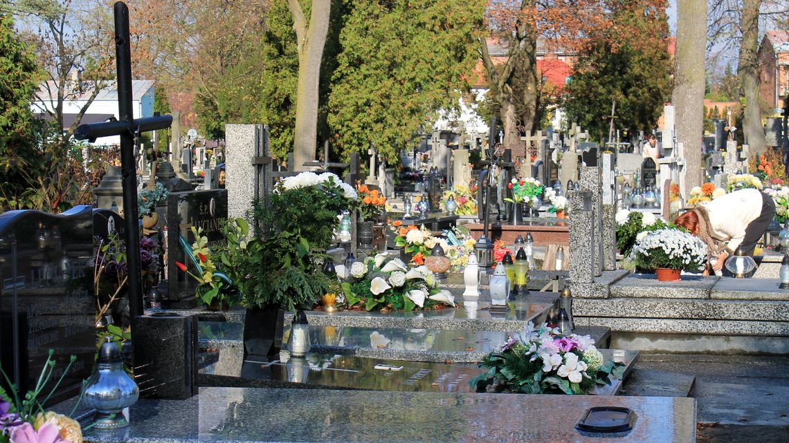 Wszystkich Świętych w Puławach. Zmiana w organizacji ruchu, więcej kursów MZK