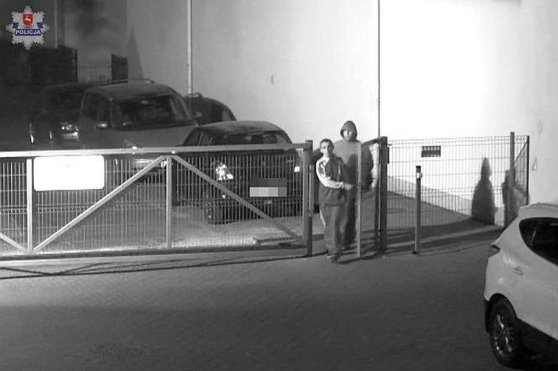 Wybili szybę w oplu i ukradli sprzęt. Nie wiedzieli, że obok była kamera (wideo)
