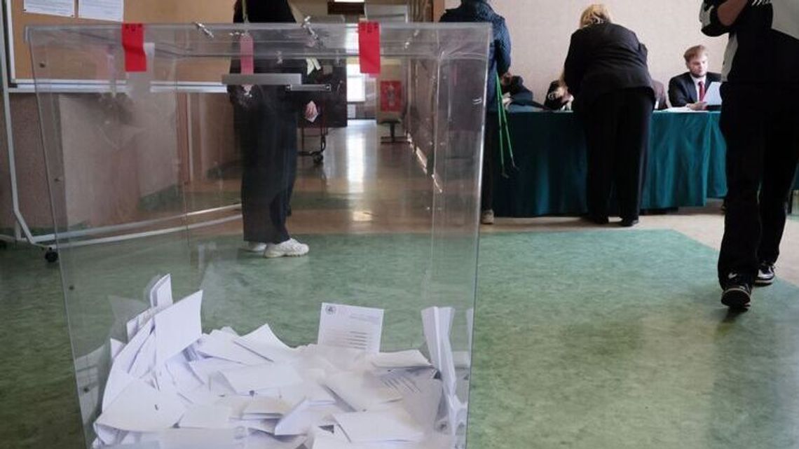 Wybory prezydenckie. Oględziny w komisjach wskazują na duże różnice w głosach Wybory prezydenckie. Oględziny w komisjach wskazują na duże różnice w głosach