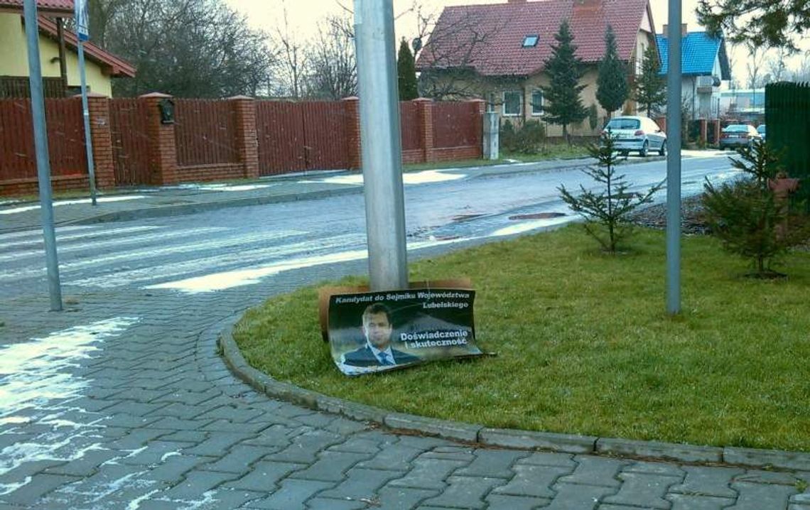 Wybory się skończyły a plakaty nadal zaśmiecają miasto. Kandydat: Jestem zdziwiony