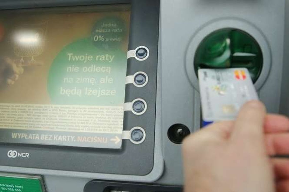 Wybrał 997, ale nadal rozmawiał z oszustami. Emeryt z Lublina stracił aż 370 tys. zł!