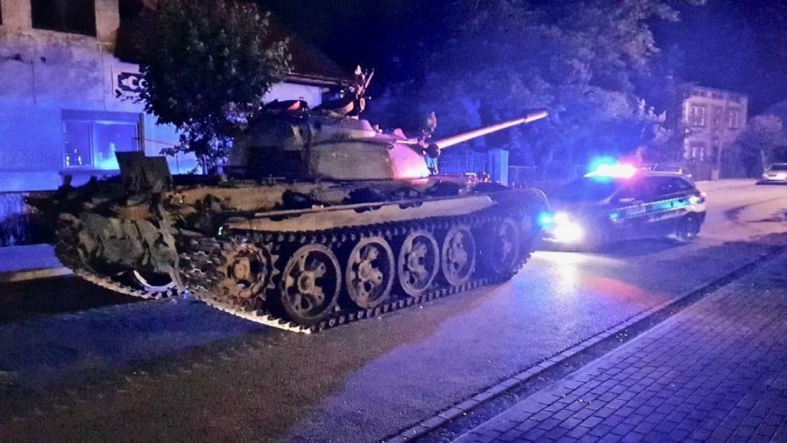 Wybrał się na przejażdżkę czołgiem po ulicach miasta. Miał prawie promil
