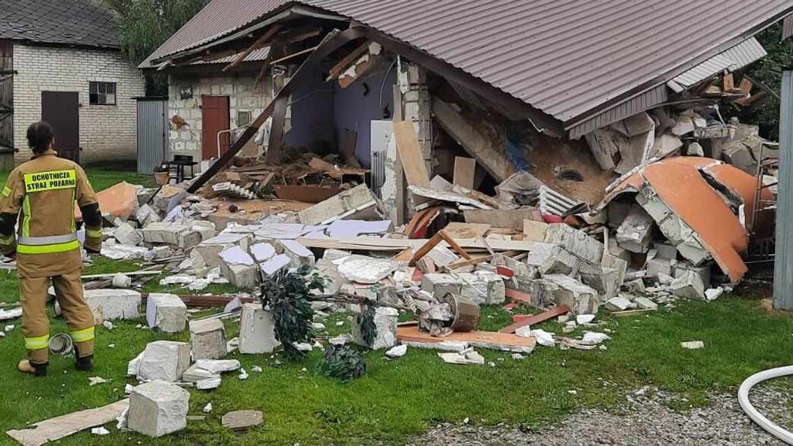 Wybuch butli z gazem w domu jednorodzinnym. Poparzoną kobietę zabrał śmigłowiec Wybuch butli z gazem w domu jednorodzinnym. Poparzoną kobietę zabrał śmigłowiec