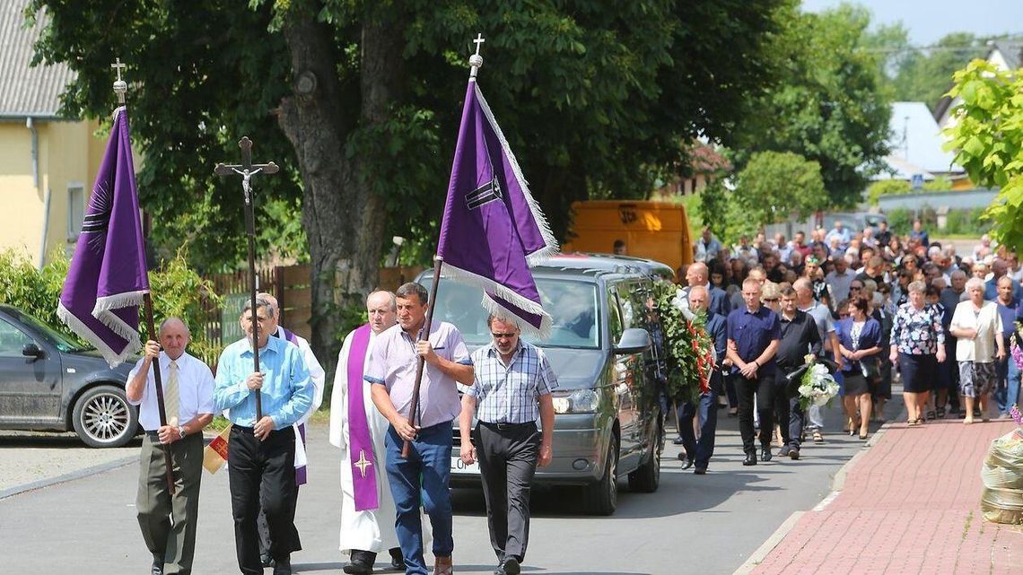 Wybuch gazu w Chodlu. Pochowano dwie osoby, które zginęły tragicznie [zdjęcia]