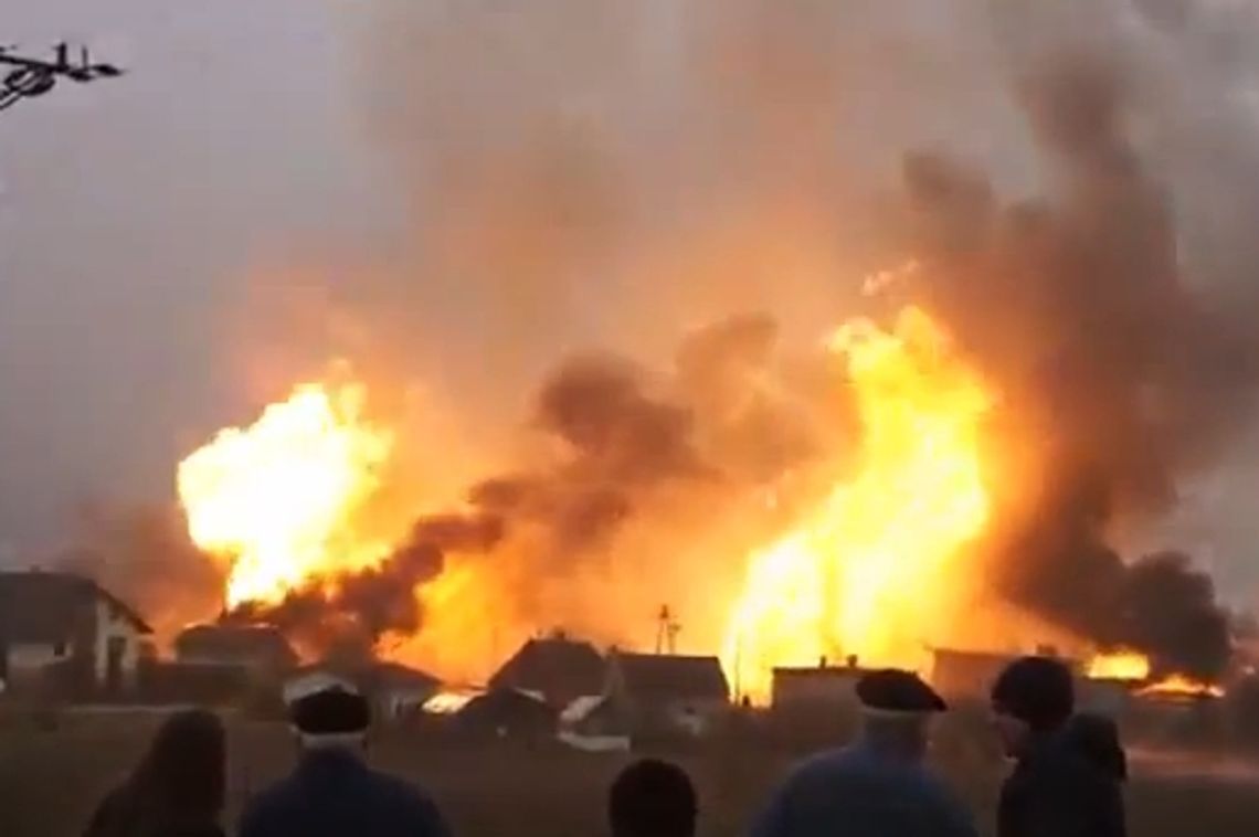 Wybuch gazu w Jankowie w Wielkopolsce. Płoną domy, zginęły 3 osoby (wideo, youtube)