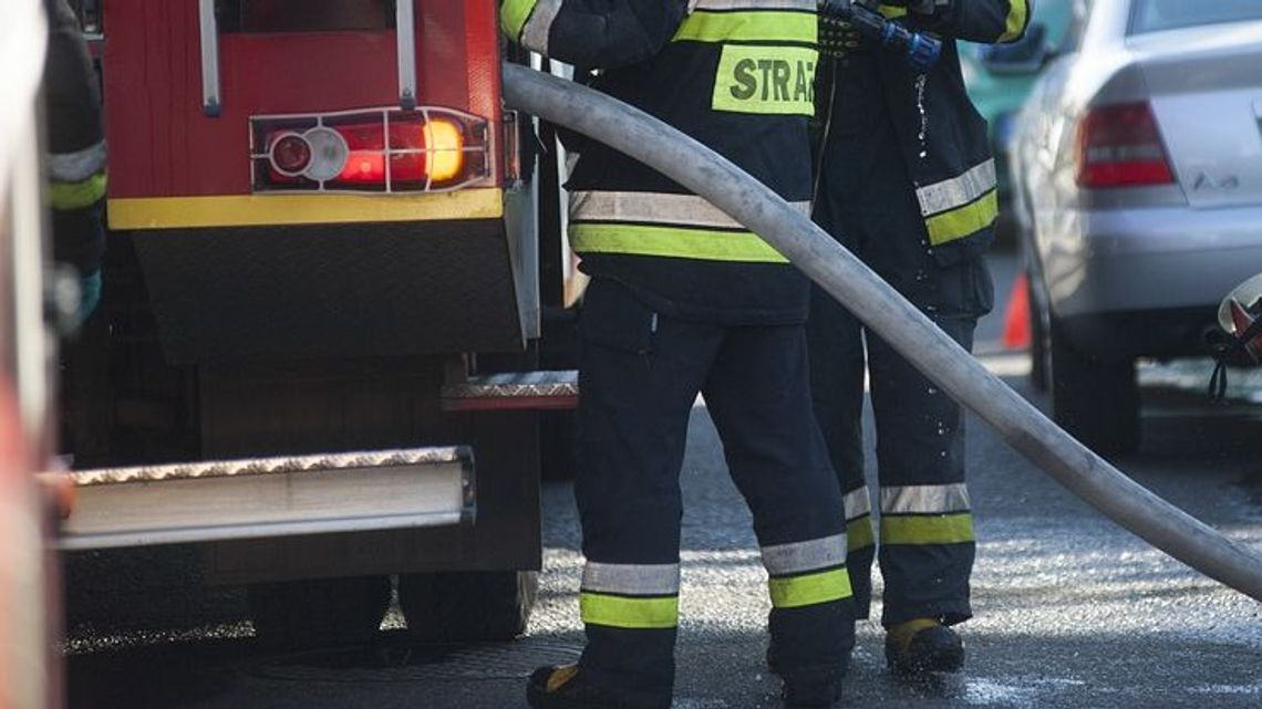 Wybuch gazu w Kraśniku. Z bloku wyleciały drzwi i okno Wybuch gazu w Kraśniku. Z bloku wyleciały drzwi i okno