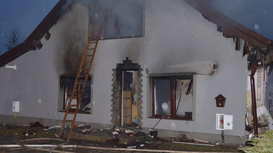 Wybuch gazu w Podedwórzu. Matka i jej dzieci zostali poważnie ranni Wybuch gazu w Podedwórzu. Matka i jej dzieci zostali poważnie ranni