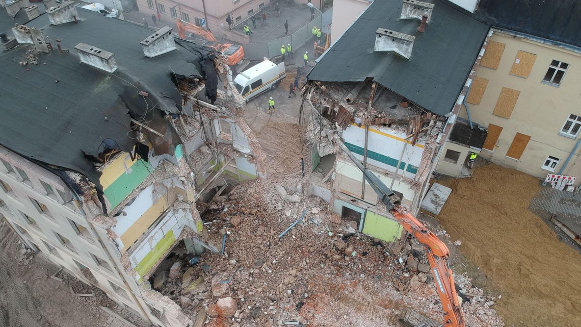 Wyburzanie budynków szpitala przy ulicy Staszica w Lublinie [wideo, zdjęcia]