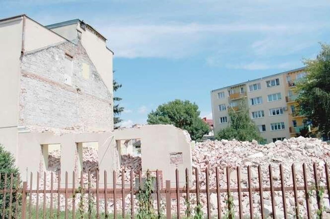 Wyburzyli przedwojenną kamienicę